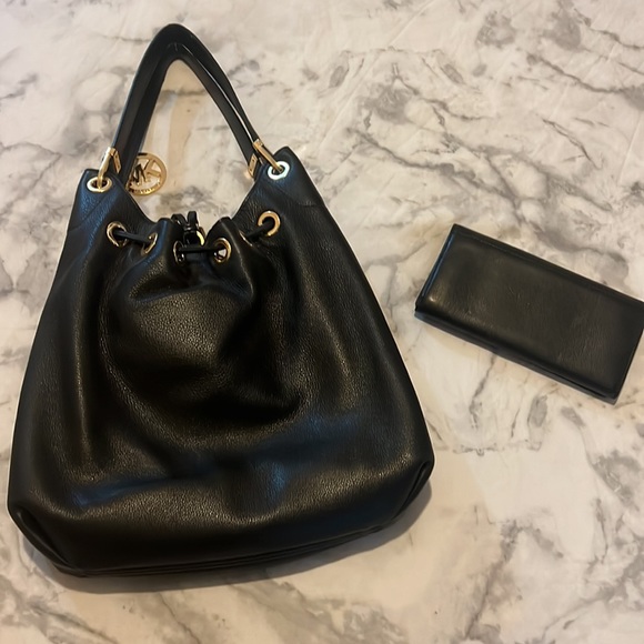 Michael kors purse and wallet - Picture 5 of 5